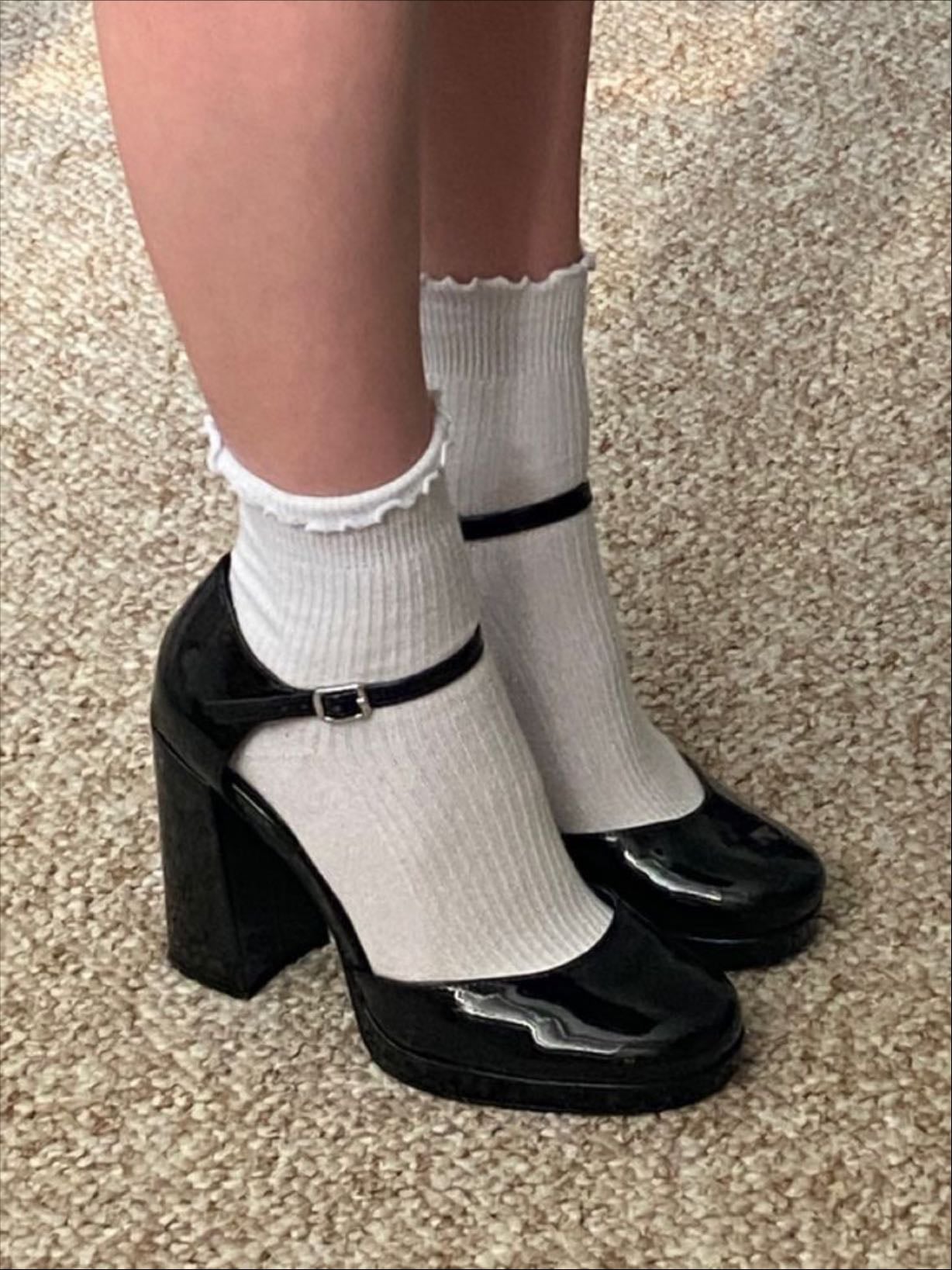 Mary Jane shoes com meias - desculpa mas eu sou APAIXONADA nesse estilo de sapato 😭😭😭