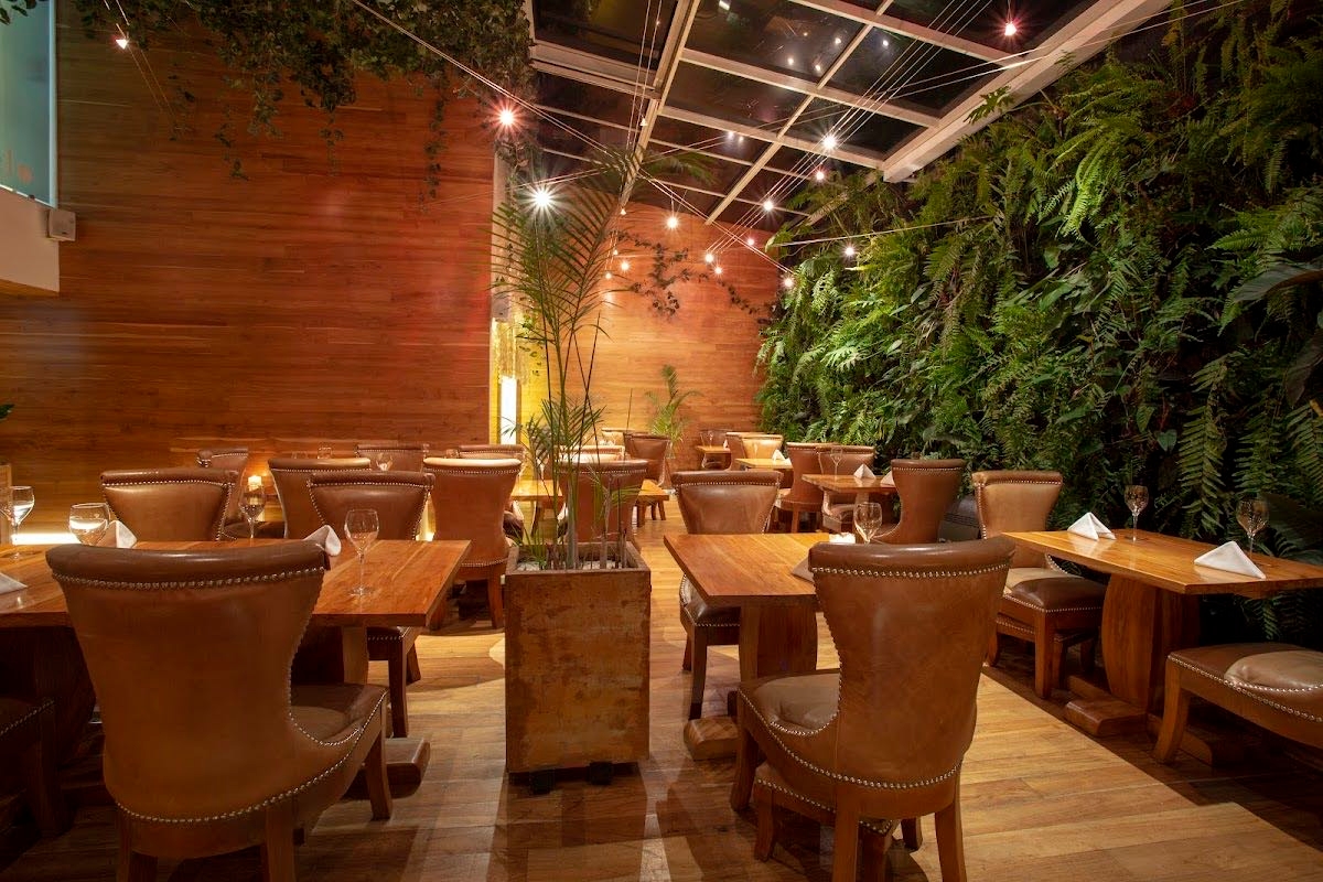 Restaurante - El Cielo - Ofrece comida colombiana