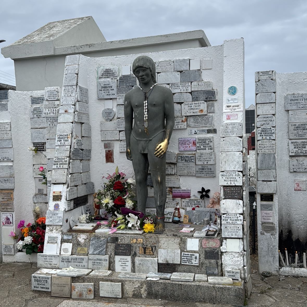 Cementerio - La foto del indio es una historia del pueblo, es un lugar bonito para conocer ya que posee historia de la zona