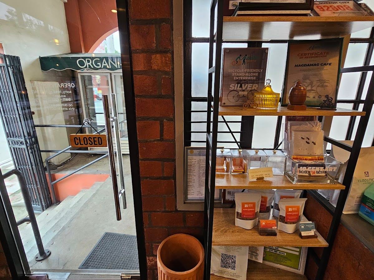 Magdamag Market Cafe