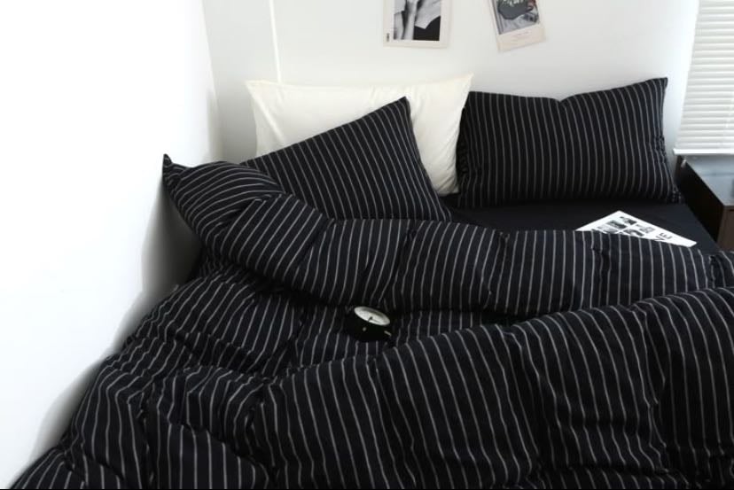 Black or gray bedsheets - ! Not silk they look odd