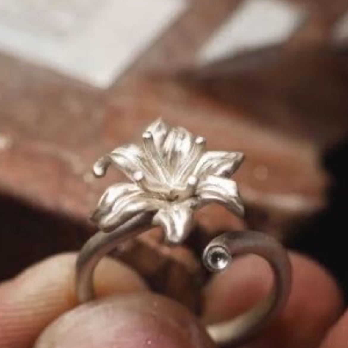 Lily ring