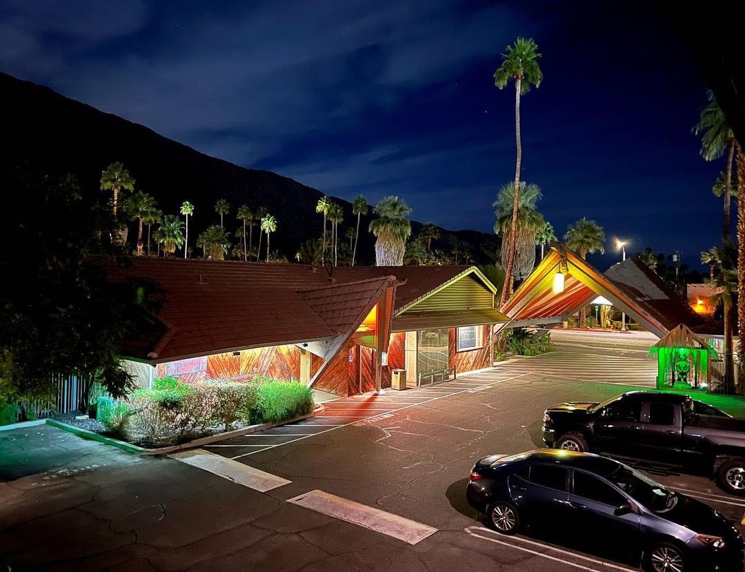 Caliente Tropics Resort - Palm Springs, CA