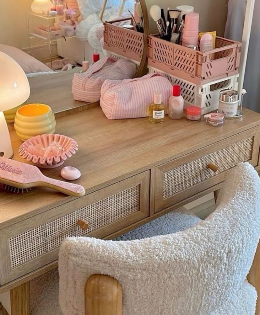 Comfy dresser chair