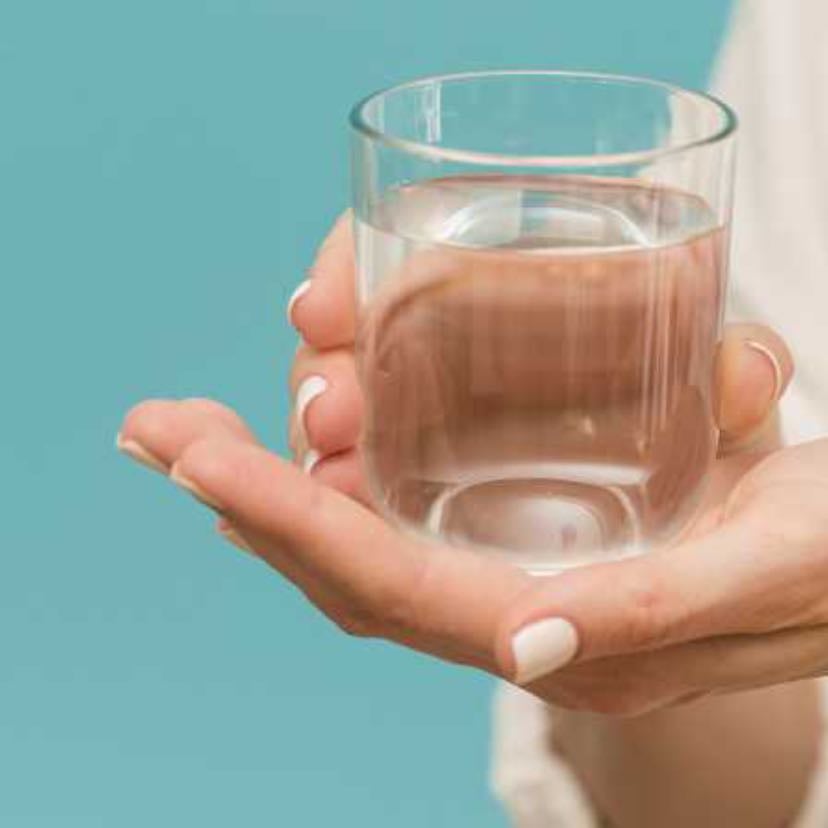 TOMEN AGÜITA 🔪🥰 - El cabello sea chino, lacio, ondulado o como sea necesita hidratarse y si no toman agua, el agua que extraemos de los alimentos se usa para otras funciones y el cabello se queda todo secote. Una buena alimentación y tomar suficiente agua al día son esenciales para tener una cabello sano