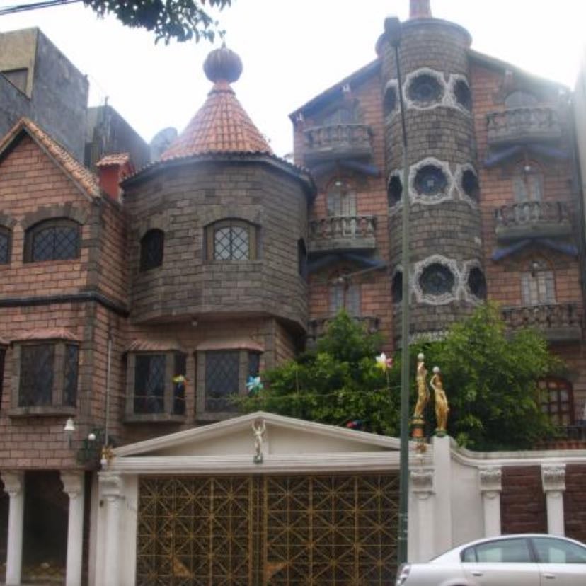Castillo Rebsamen - Es un centro cultural pero suelen hacer bazares y hay cosas muy chiditas