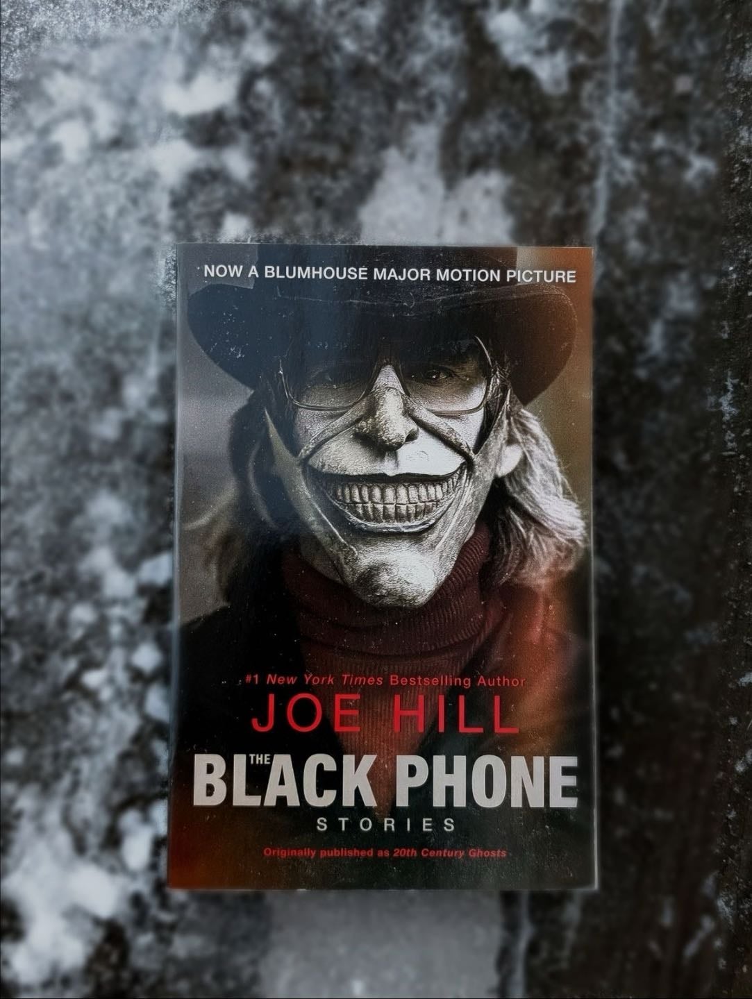 ๐ญ๐ก๐ ๐๐ฅ๐๐๐ค ๐ฉ๐ก๐จ๐ง๐ - Joe Hill ยท 2021