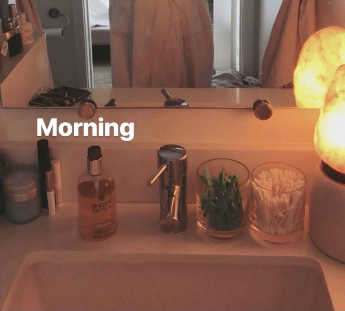 06:05 bathroom morning routine, shower, skincare