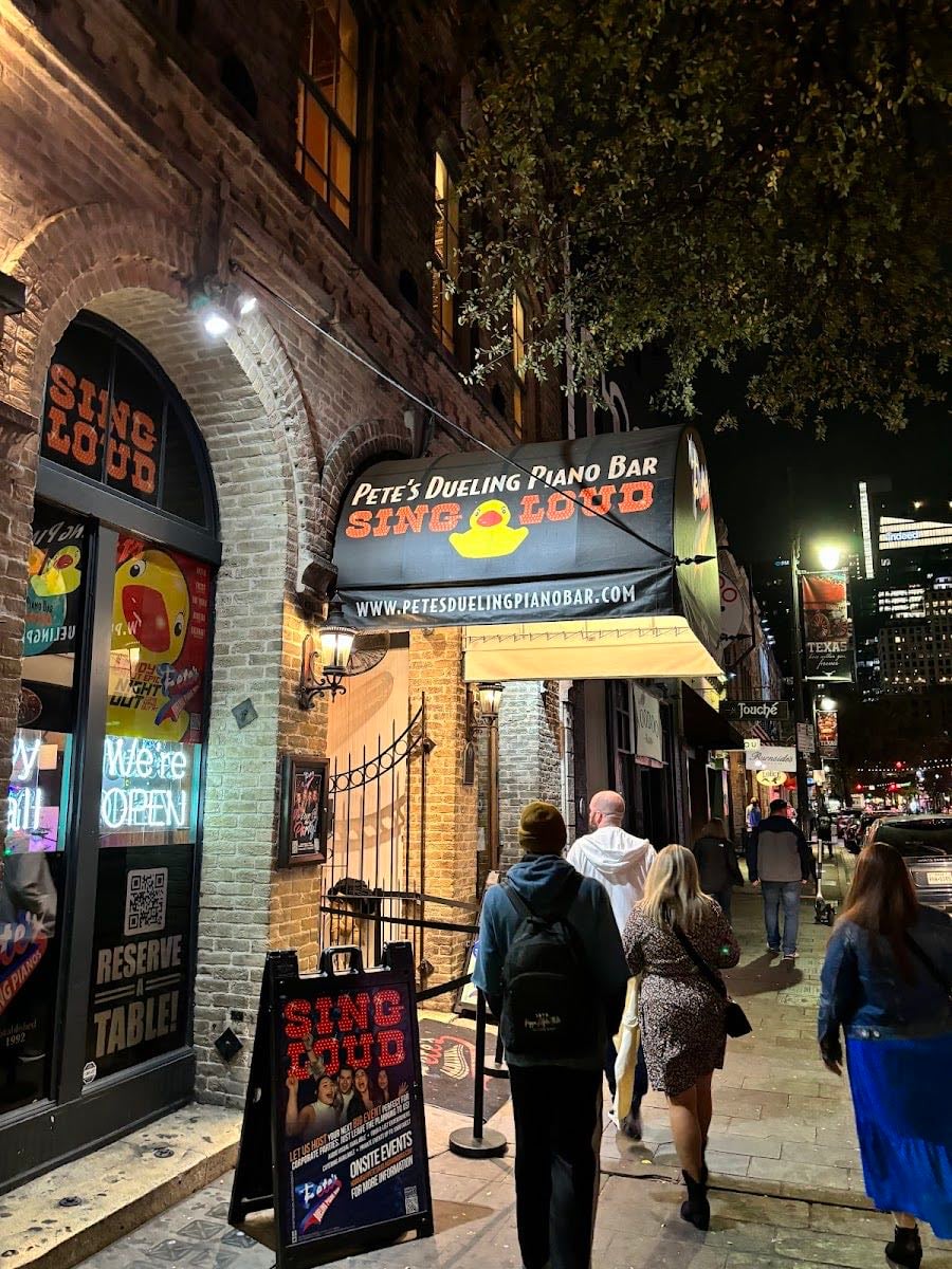 Pete's Dueling Piano Bar