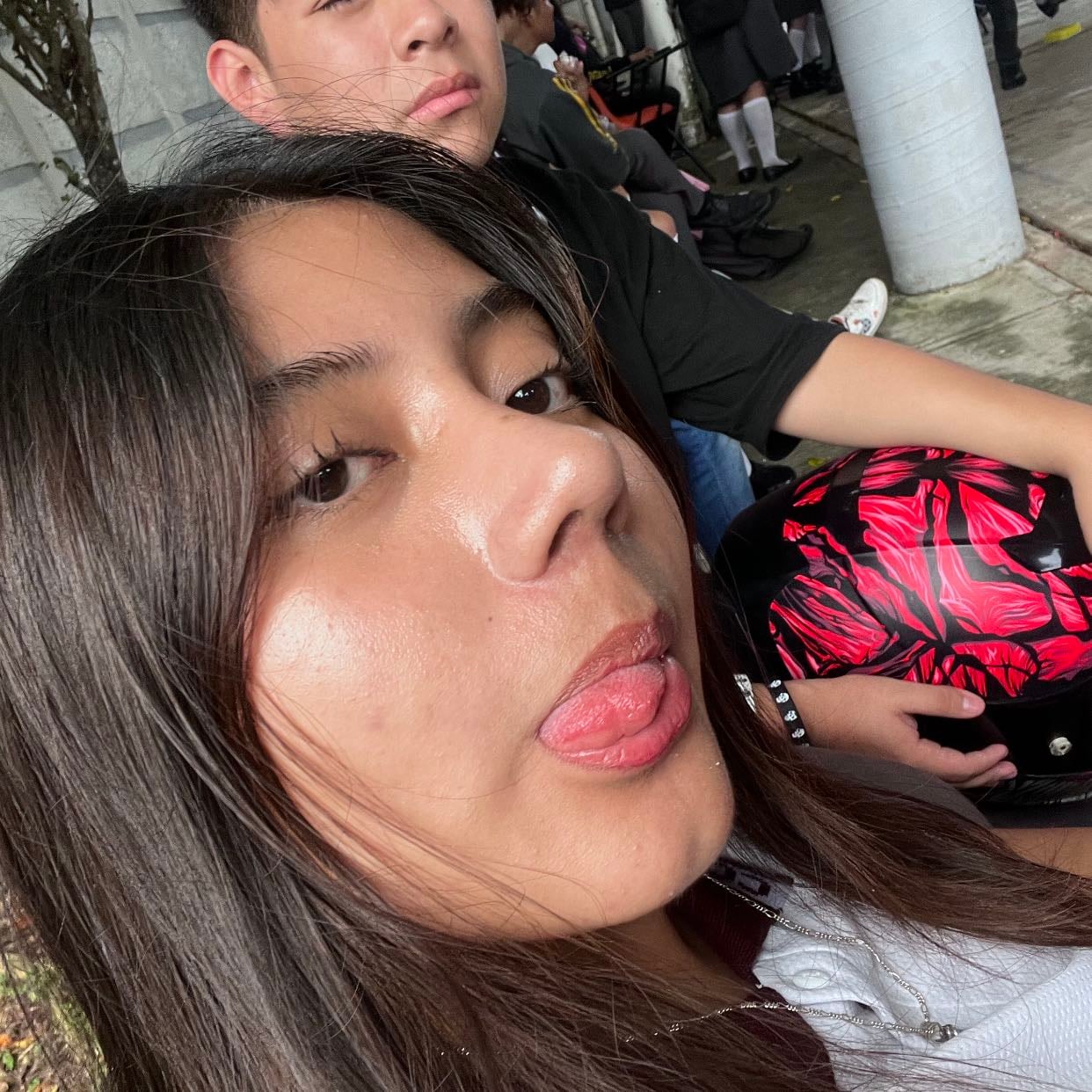 😜 - por alguna razón ese día fue de mis favoritos, los chicos estaban donde querían había convivio y lo mejor es que el clima era fresco y yo solo sentada mirando junto algunos amigos 🙌🏼