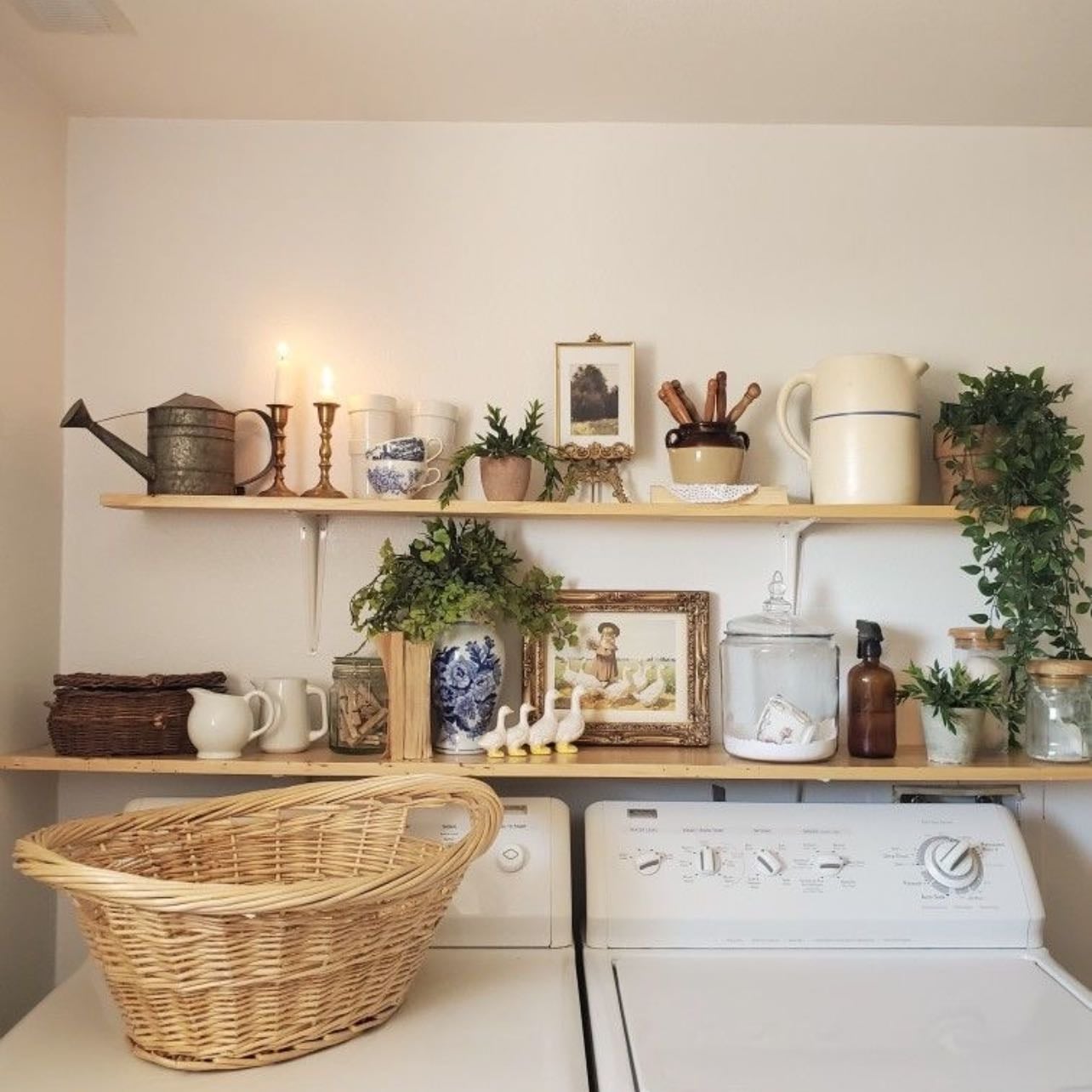βΊοΈ - cute, long shelves above my washing and drying machine