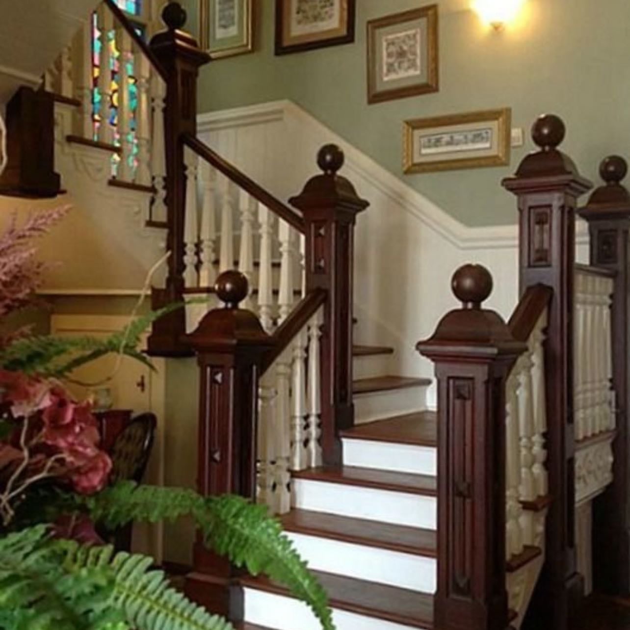 π€ - this staircase is sooo pretty