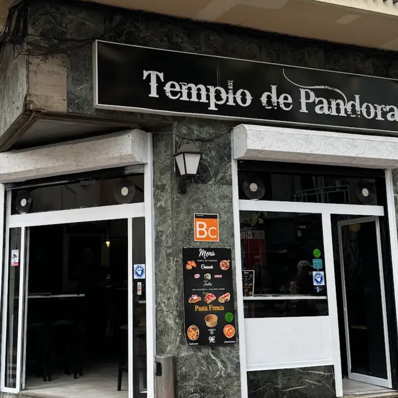 Templo de Pandora - Pasta en la playa