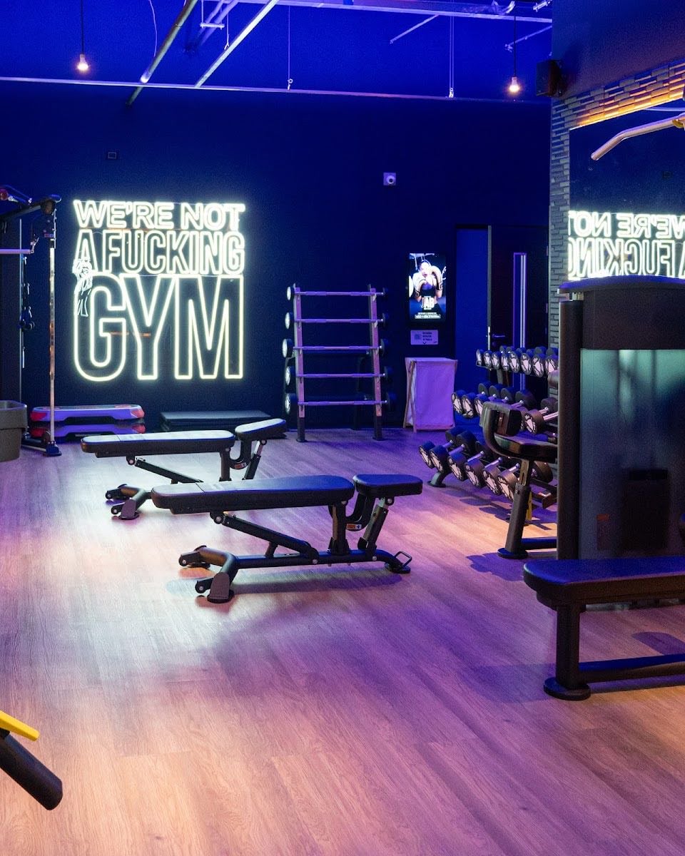 Action Black Pepe Sierra - Gimnasio con clases de todo todo el día