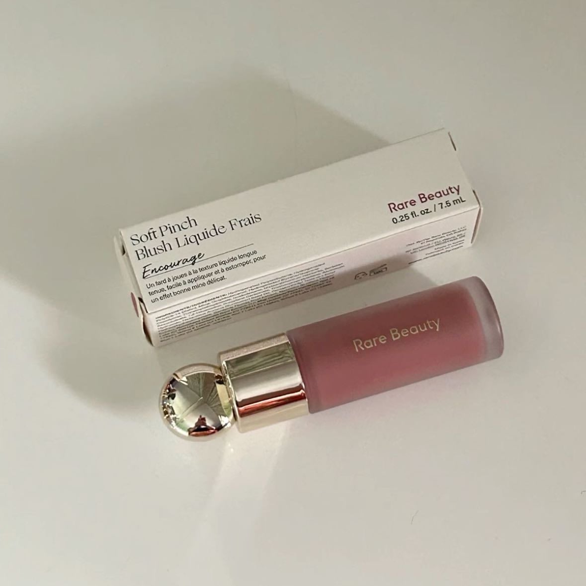 Rare beauty Liquide Blush - dura un montón, los tonos son preciosos y deja un acabado muy bonito