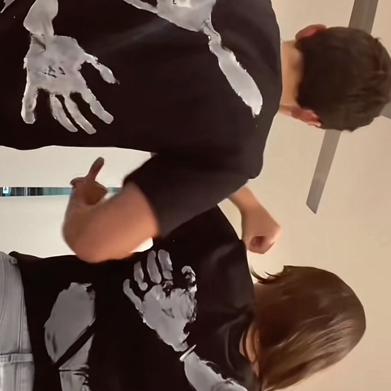blusas con abrazos pintados - para siempree