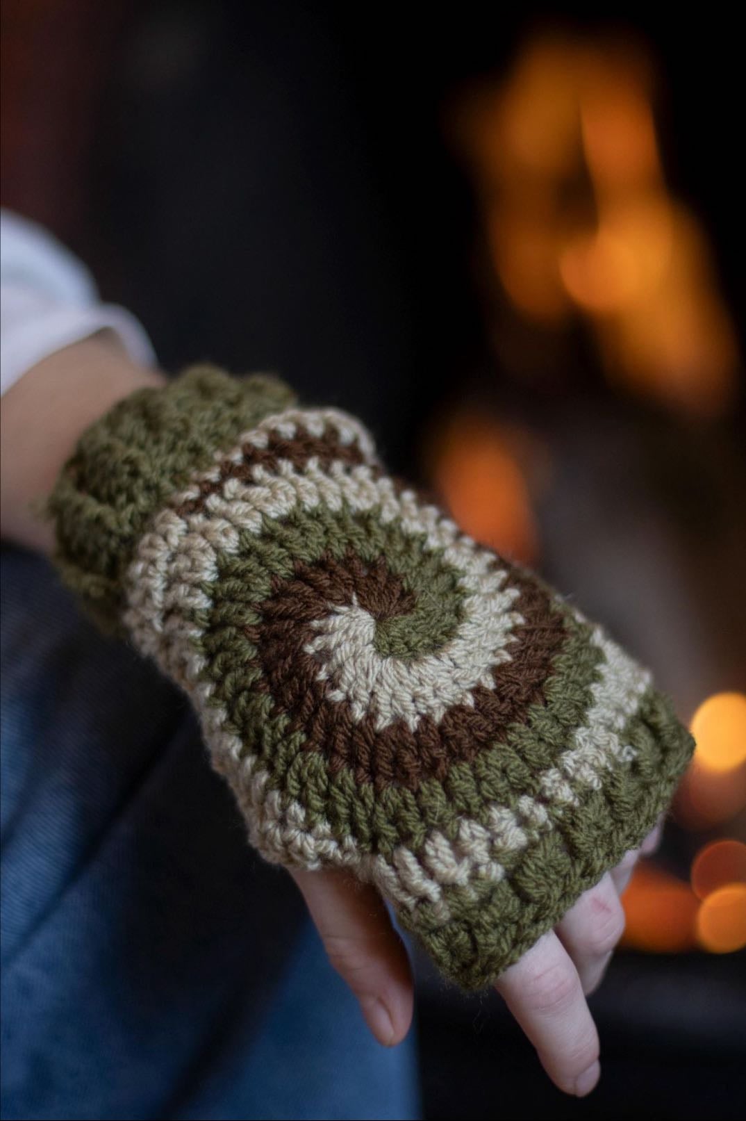 fingerless spiral gloves