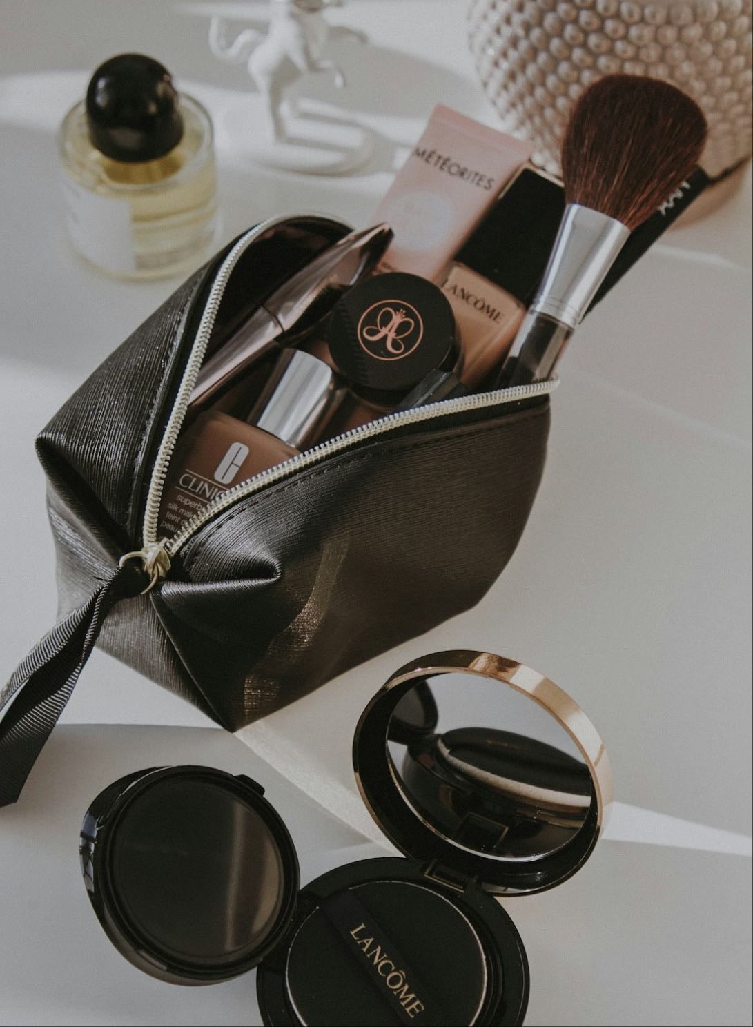 Make up case - Mascara, gloss, lipstick, contouring pencil, eyeliner, powder, brushes, eye lashes