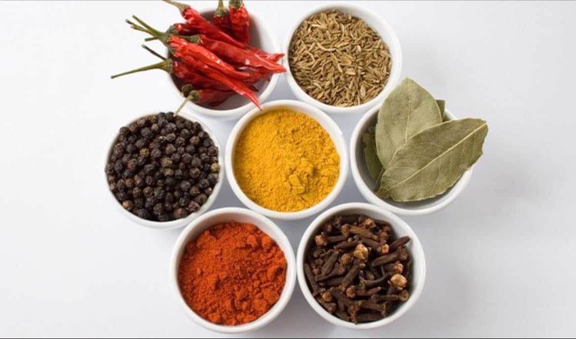 Spices & condiments & vegetables - Salt 🧂, pepper, paprika, curry, soy sauce, garlic 🧄, onions 🧅, tomatoes 🍅 , carrots 🥕, bell peppers 🫑 , ketchup, mayonnaise, stock cubes