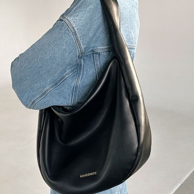 Cartera negra lisa
