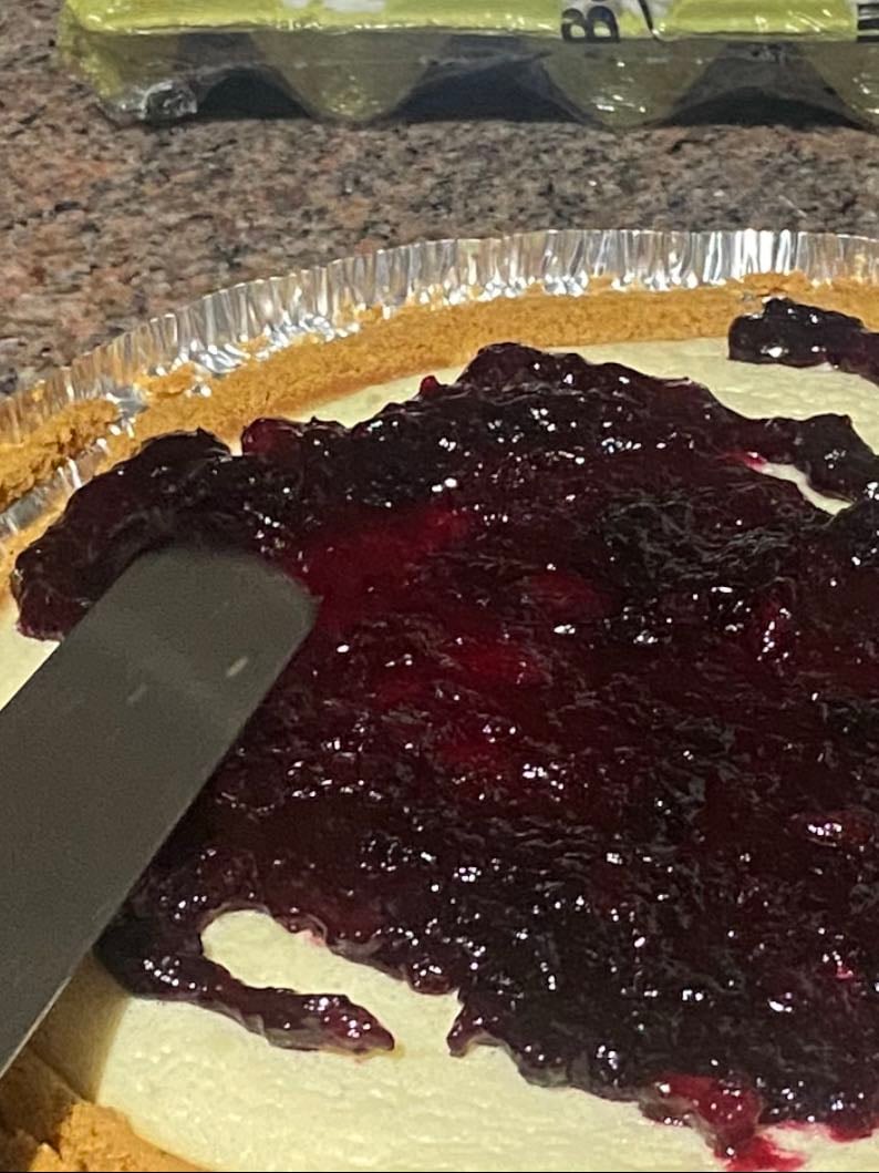 Cheesecake con salsa de arándano
