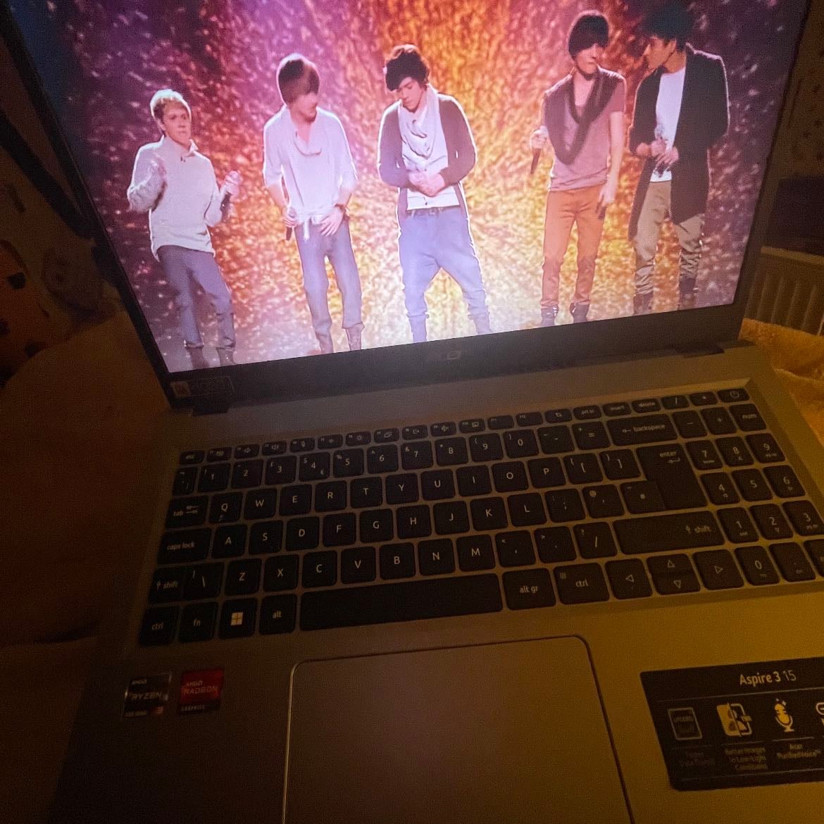 One direction cover of viva la Vida- Coldplay - How iconic, they were so young then ðŸ˜, Niall and liams ‘ahhhhs’ are jsut too amazing