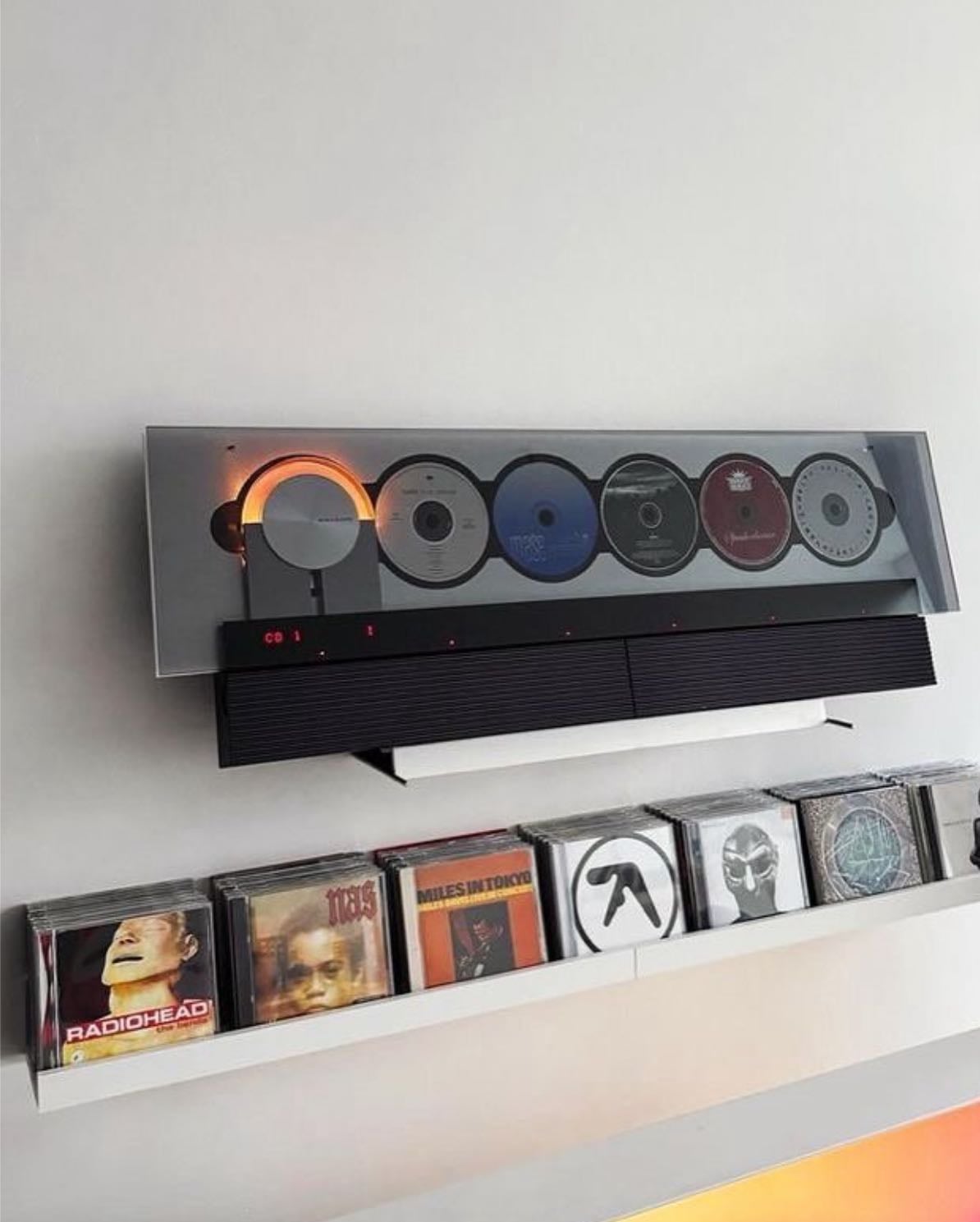 Beosound 9000 - Установка для CD-дисков.