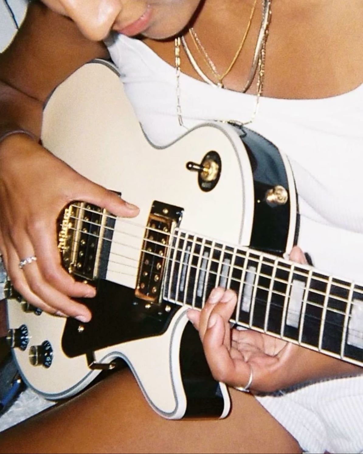 Tocar la guitarra eléctrica