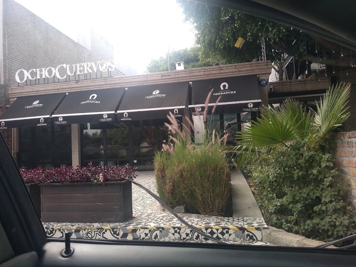 OCHO CUERVOS Winehouse & Food