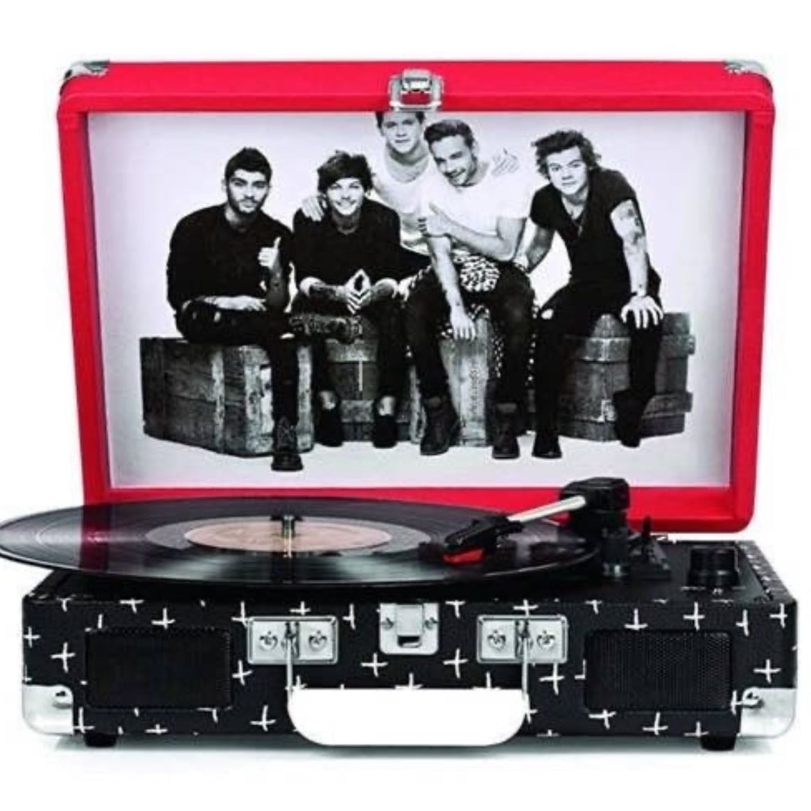 record player! - probably isnβt very good but it looks cute!
