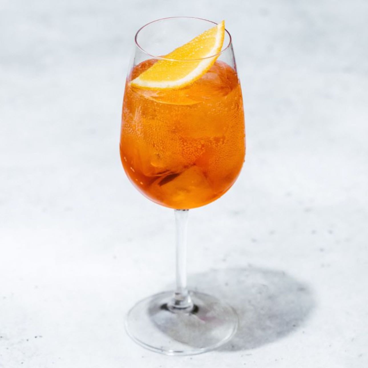 Aperol spritz - aperol, soda, cava