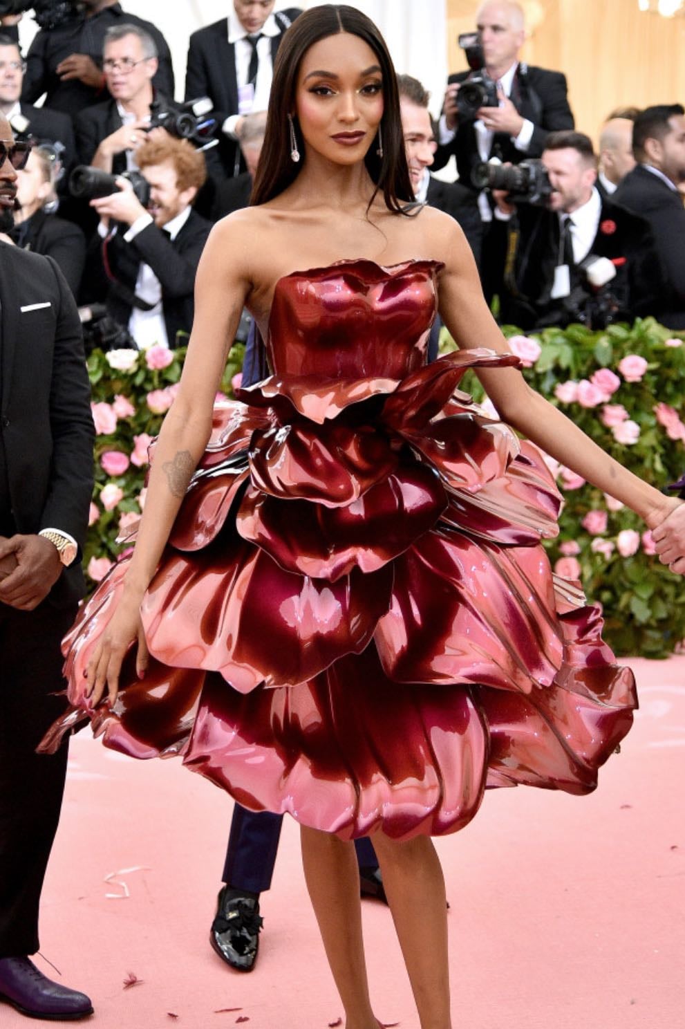 jourdan dunn - by zac posen
a ruby-red rose-looking dress made out of plastic in a 3D printer