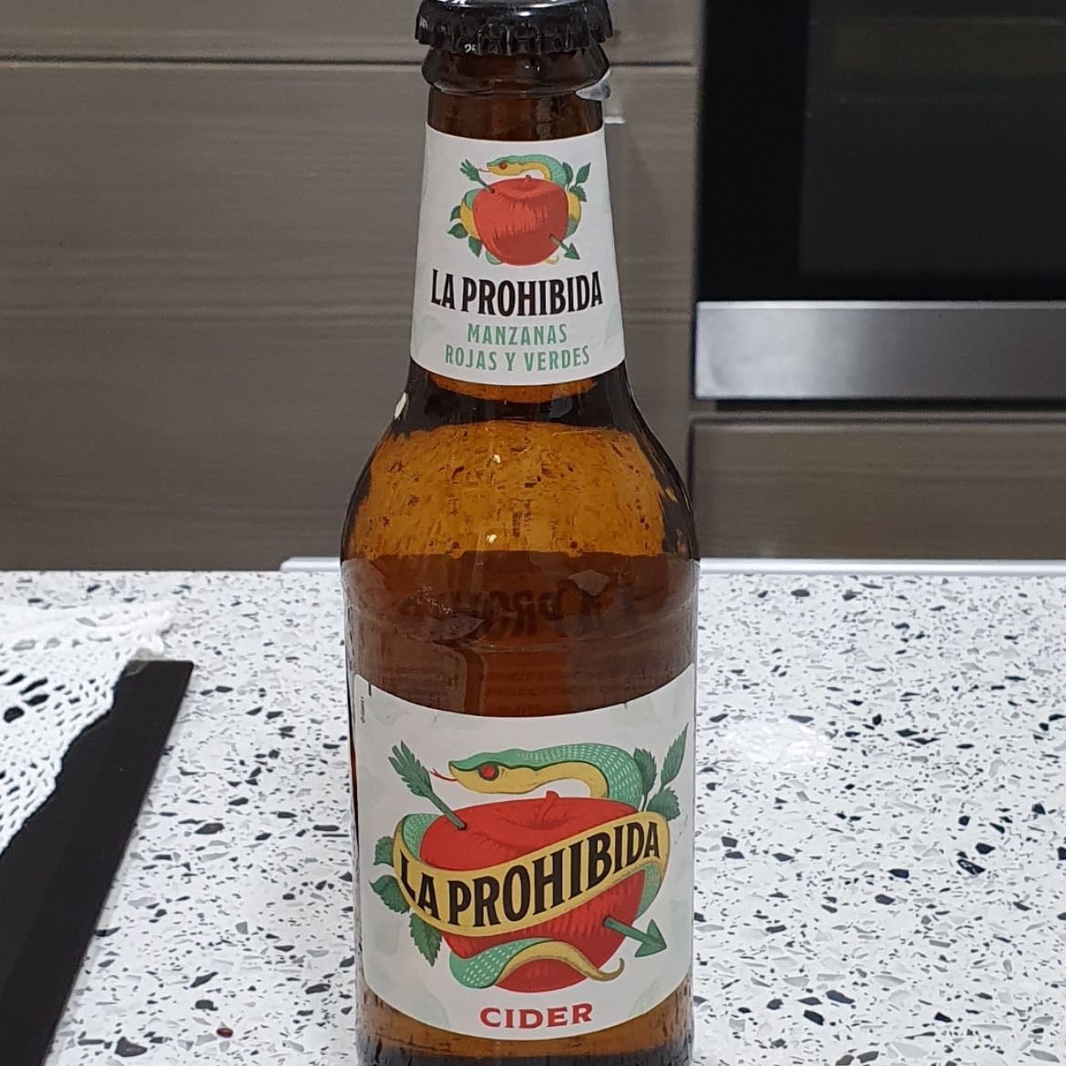 la prohibida - spanish green and red apple-based cider