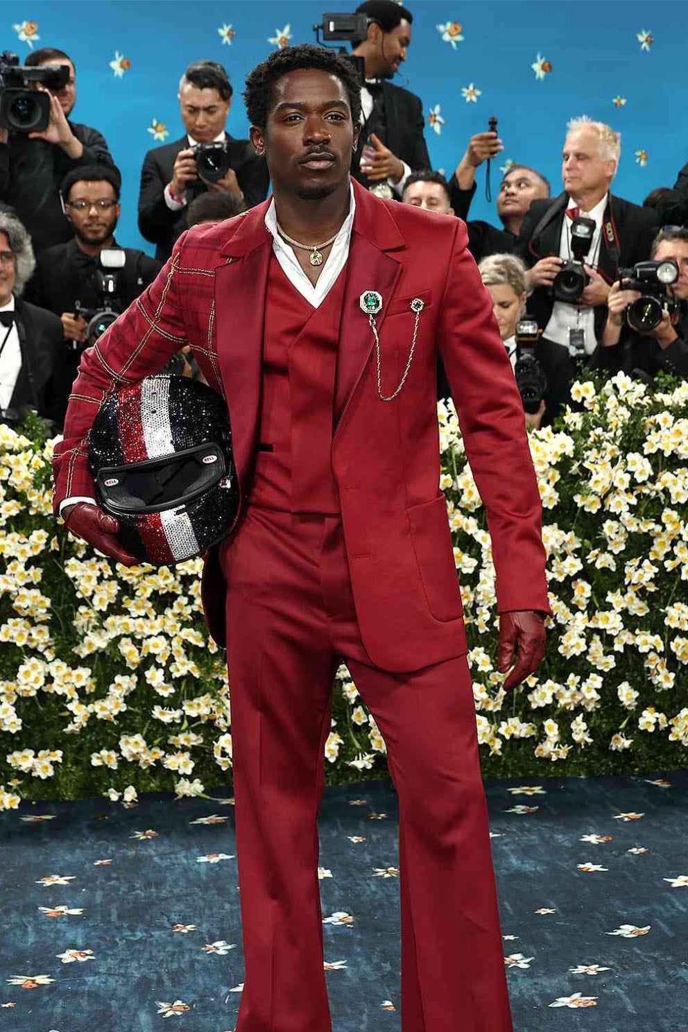 damson idris - custom tommy hilfiger
a rouge three-piece tuxedo paired with a racing helmet adorned in 20,000 swarovski crystals.