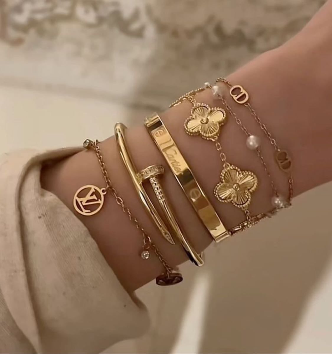 Tip: - match your jewelry to the fit