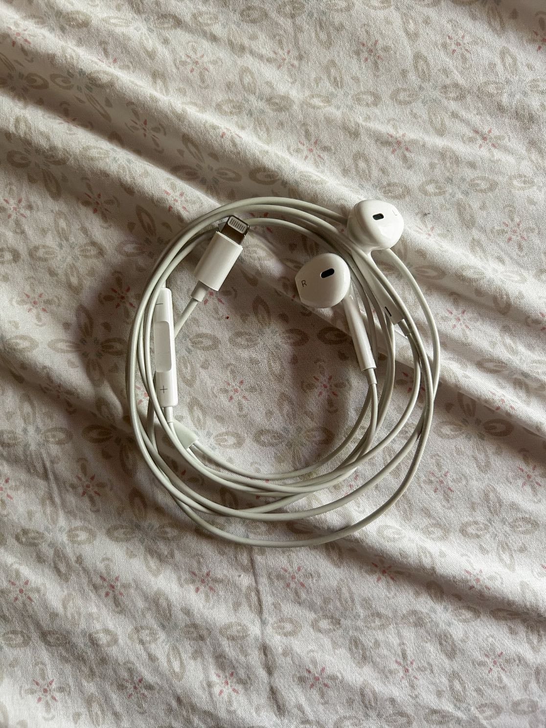 wired earbuds - los amo