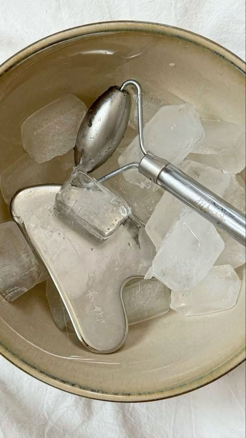 Herramientas de crioterapia facial - (ice roller + gua sha)