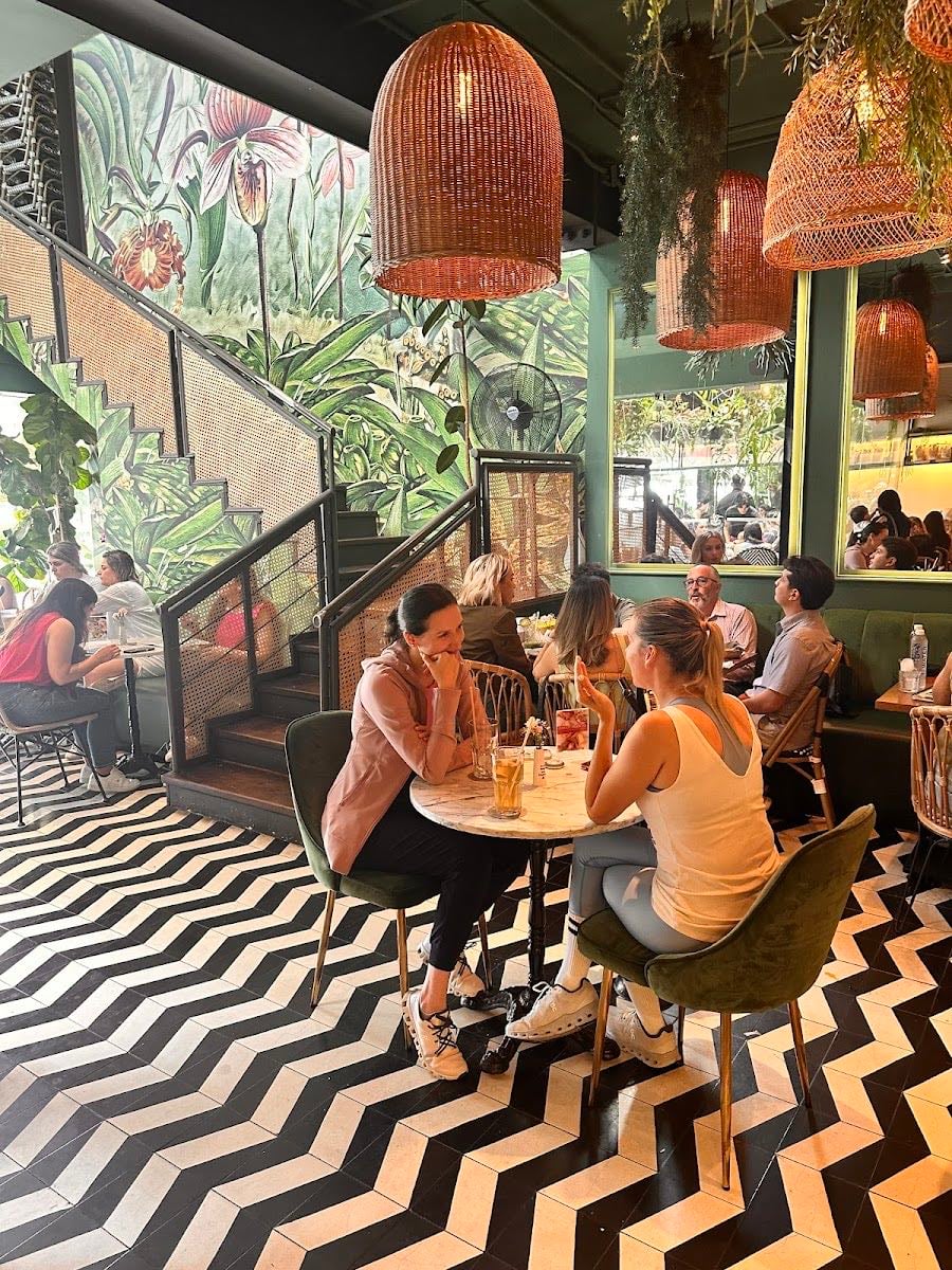 AMALAY Coffee & Market Plaza Duendes