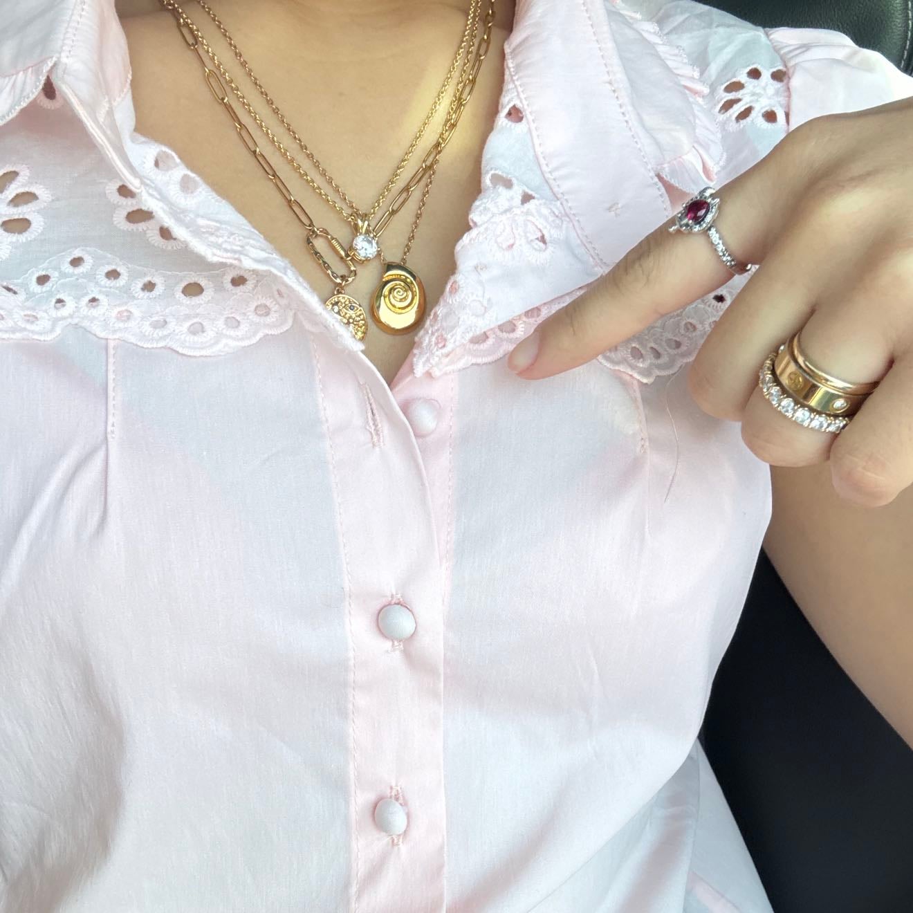 dress in light colors (you’ll feel more girly and in touch with your softer side)💛