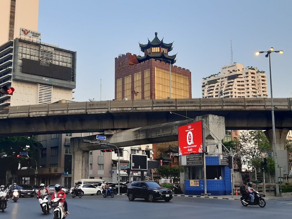 Si Lom Road