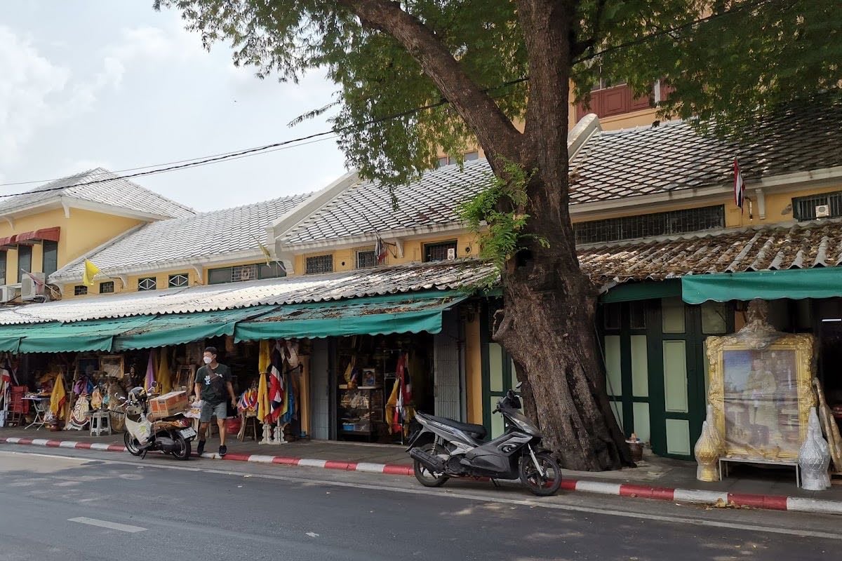 Phra Sumen Road