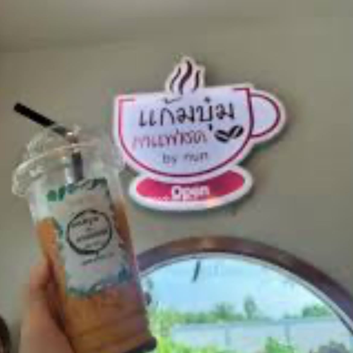 Mama Nun's Café,
