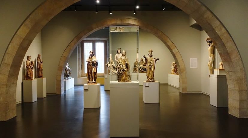 ir á um museu