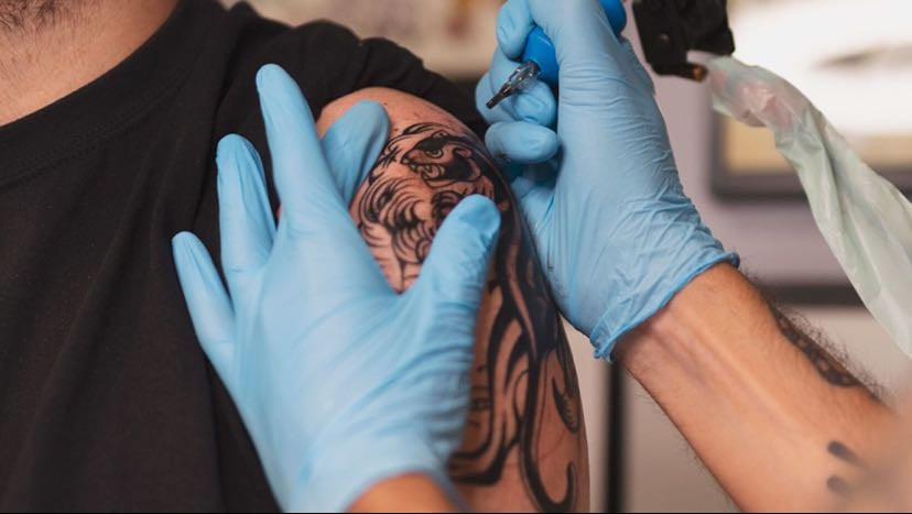 fazer uma tatuagem