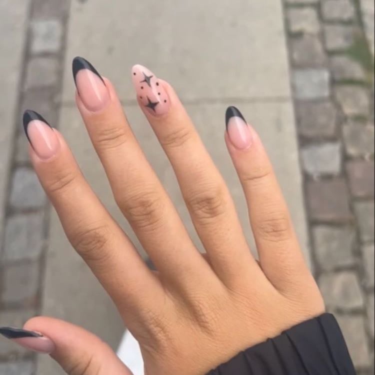 black ✨ - french nailssss