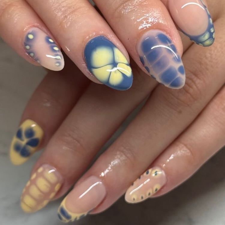 flor y almeja azules y amarillas vibess 🐠 - esto es perfecto si quieres algo maximalista y minimalista a la vezz