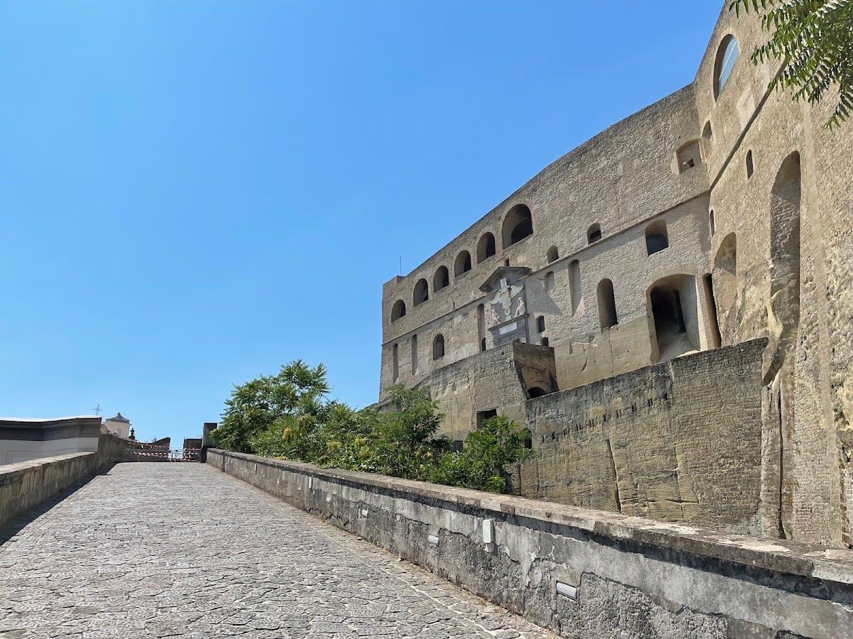 Castel Sant'Elmo - Uphill