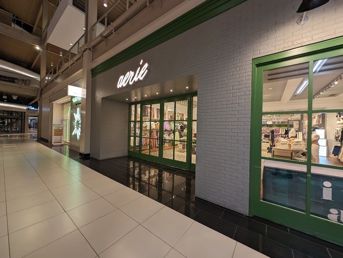 Offline by Aerie - Thereโs so many clothes that you can just wear on a daily basis that match with anything โค๏ธโค๏ธ