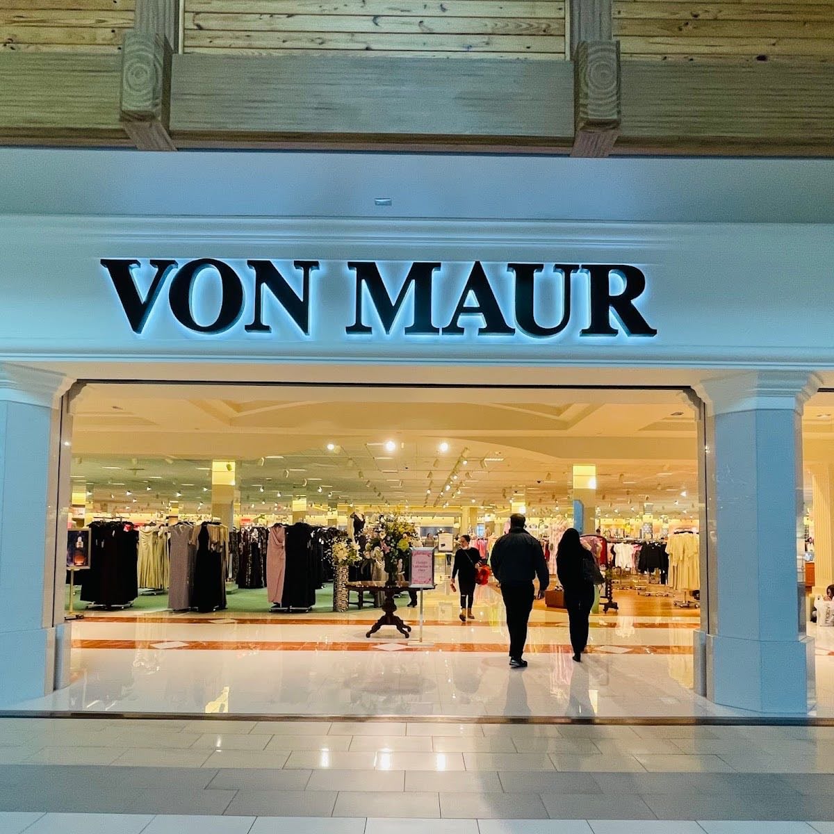 Von Maur - I love this store especially during Christmas itโs so pretty! Also their are so many clothes and pretty, cute fits๐๐ฅ