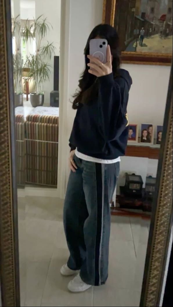 hoodie over tshirt weather / layered fits